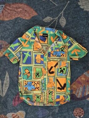 Minecraft. Kids Short-Sleeve Button-Up Shirt in Green & Orange